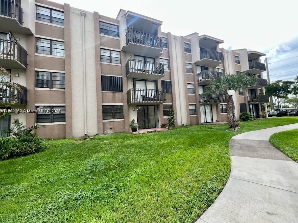 Backyard, Exterior, Facade, Condo Building