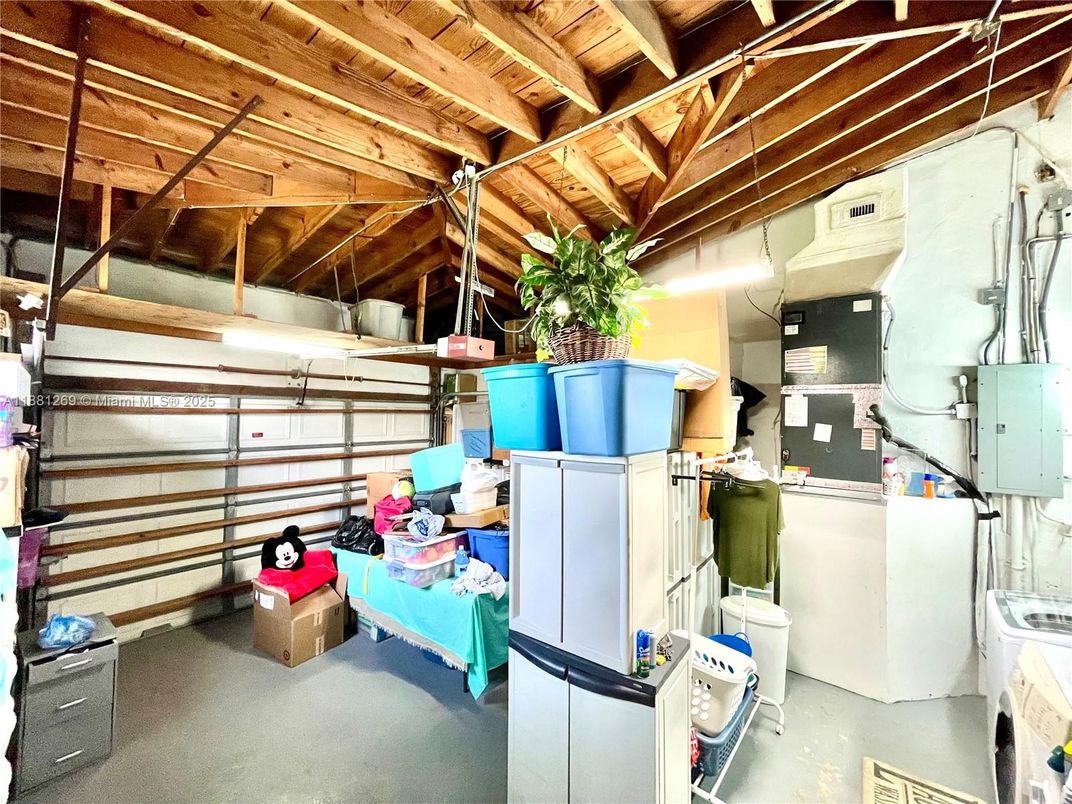 Interior, Washer, Wooden Beams, Wooden Ceilings