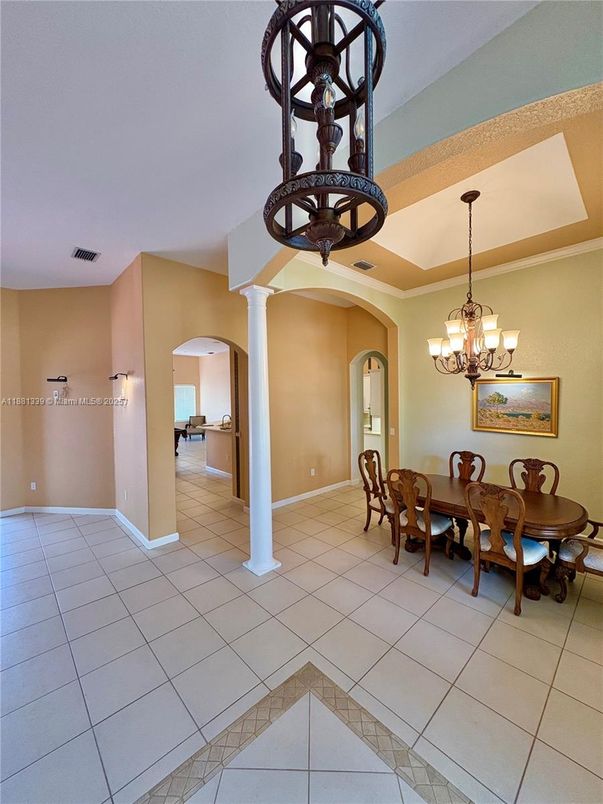 Chandelier, Dining room, Interior