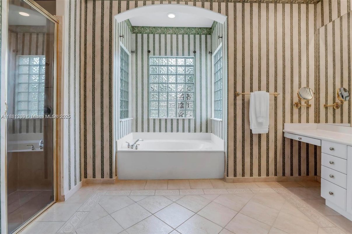 Bathroom, Interior, Recessed Lighting