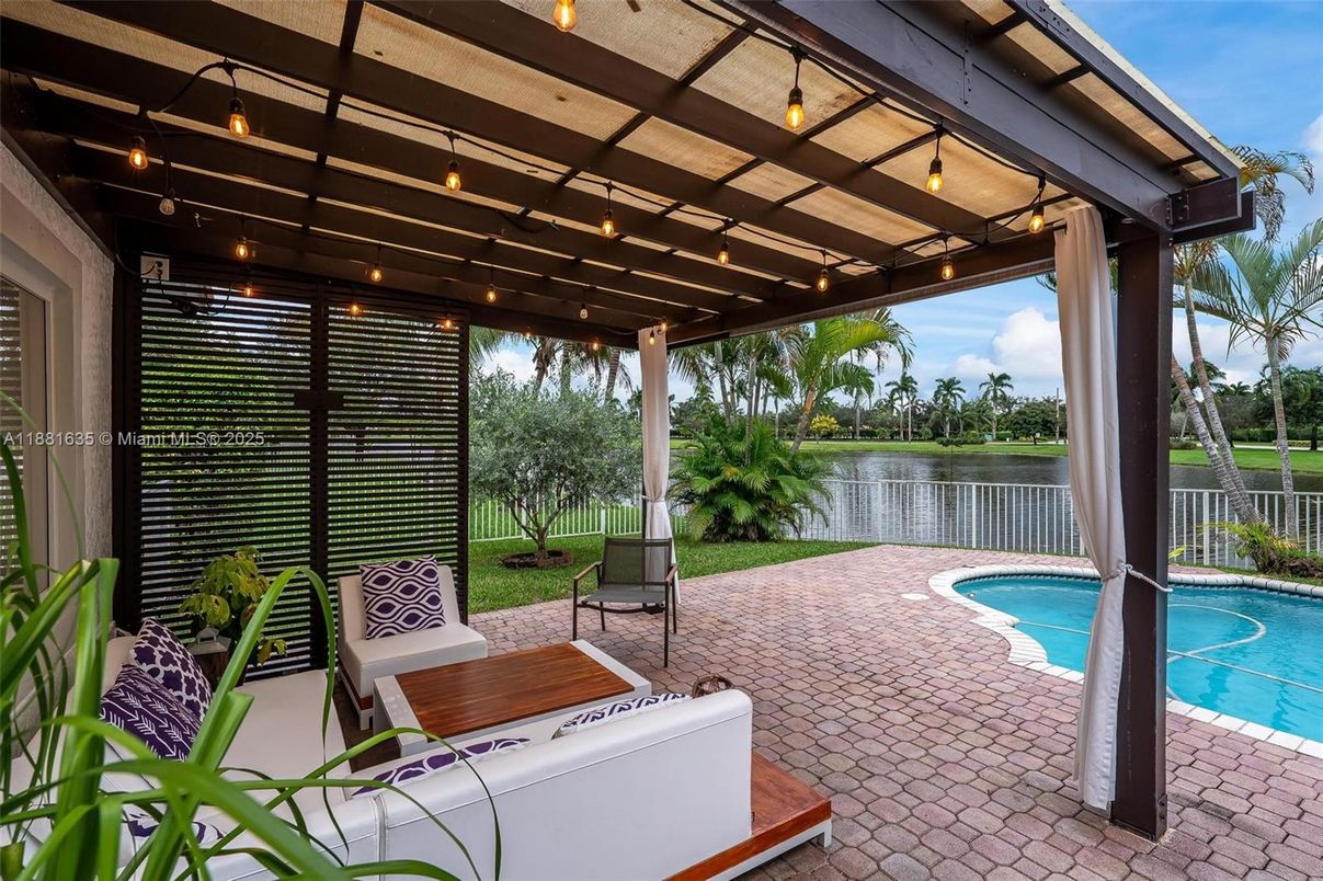 Exterior, Pool, Water