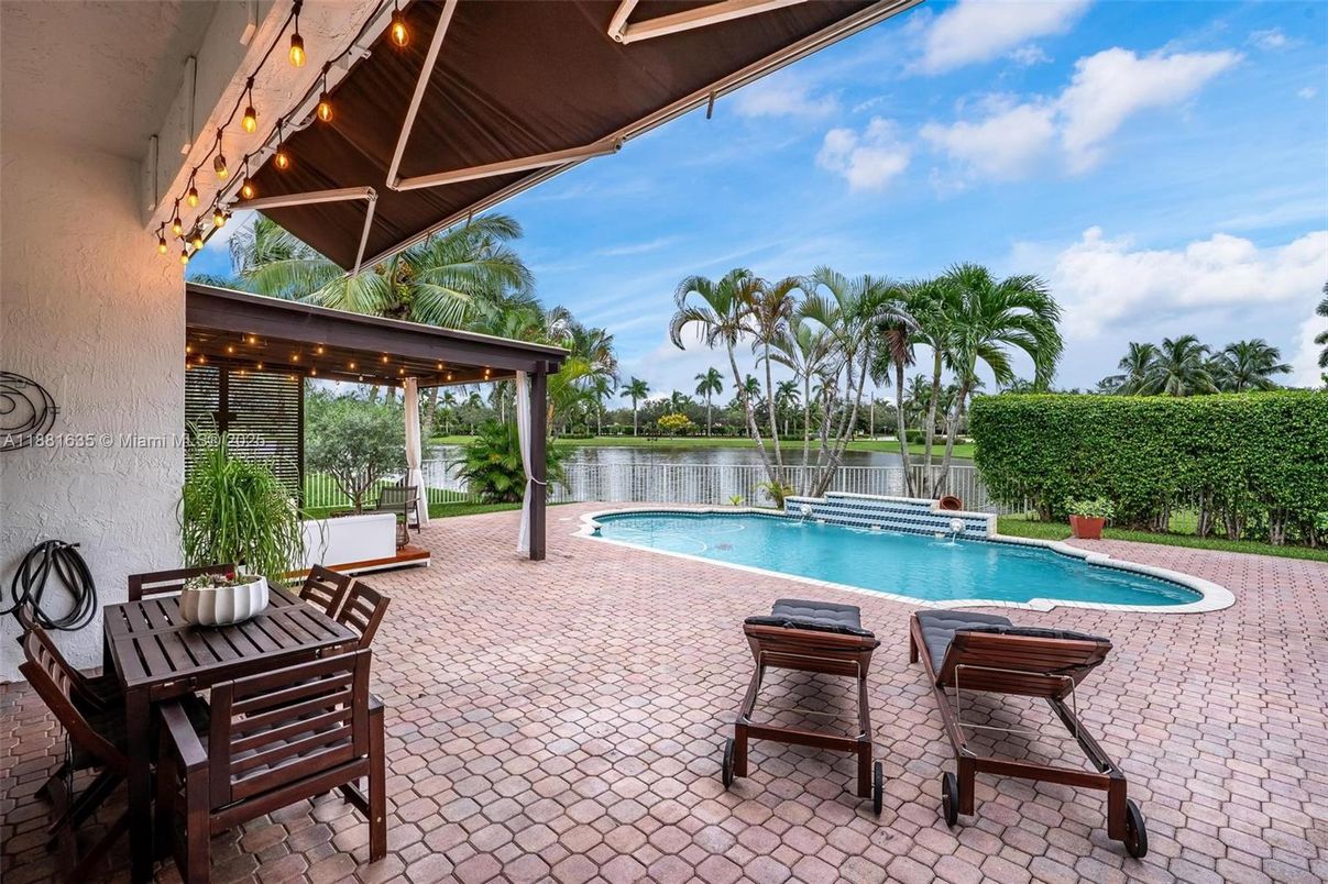 Exterior, Pool, Water