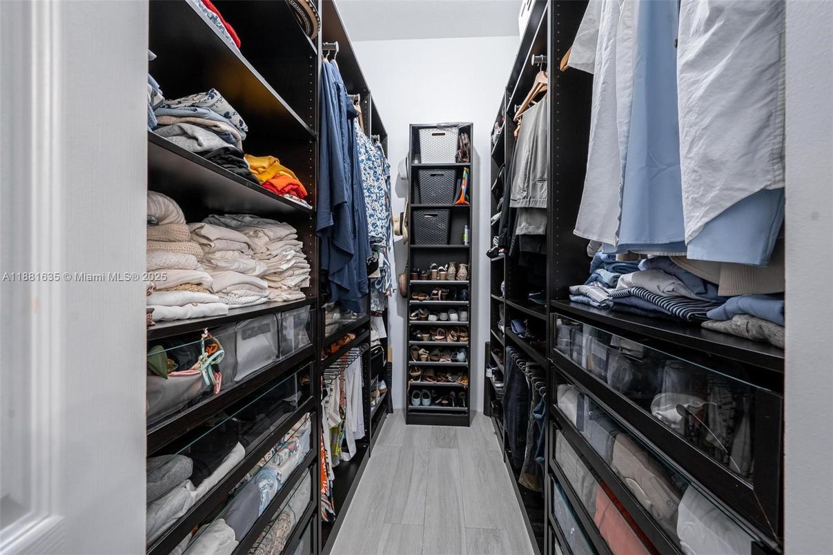 Interior, Walk-in Closets, Wood Texture Flooring