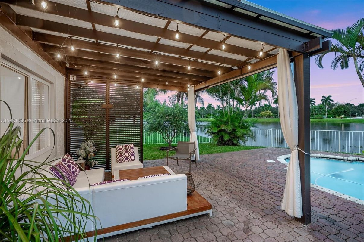 Exterior, Pool, Water