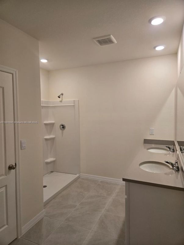 Bathroom, Dual Sink Vanities, Interior, Recessed Lighting
