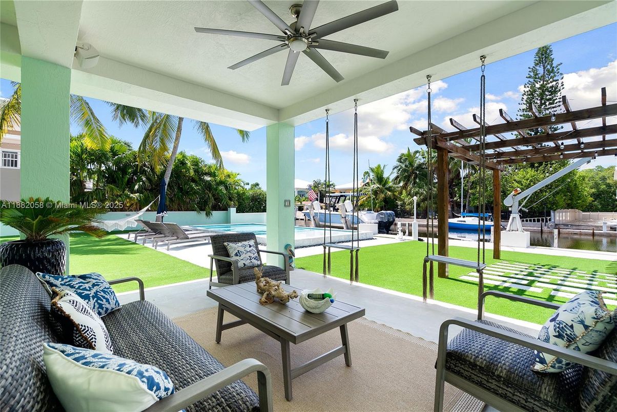 Exterior, Pool, Sun Room, Water