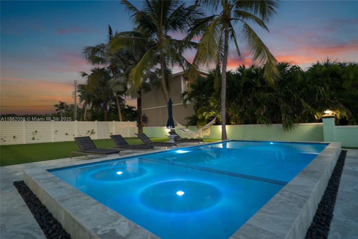 Exterior, Pool, Water