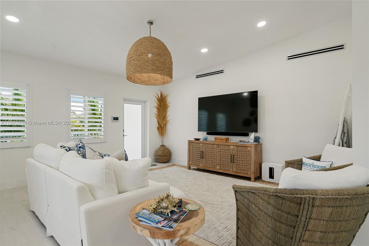 Interior, Living room, Pendant Lights, Recessed Lighting, Wood Texture Flooring