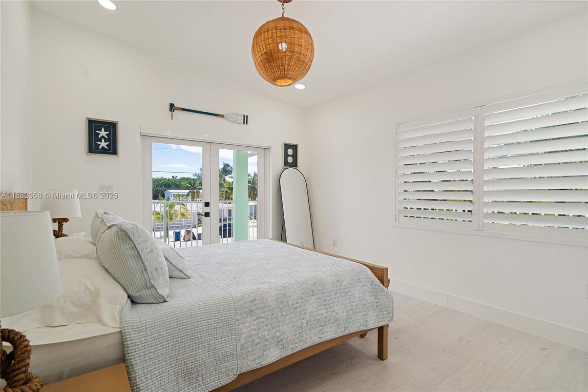 Bedroom, Interior, Pendant Lights, Recessed Lighting, Wood Texture Flooring