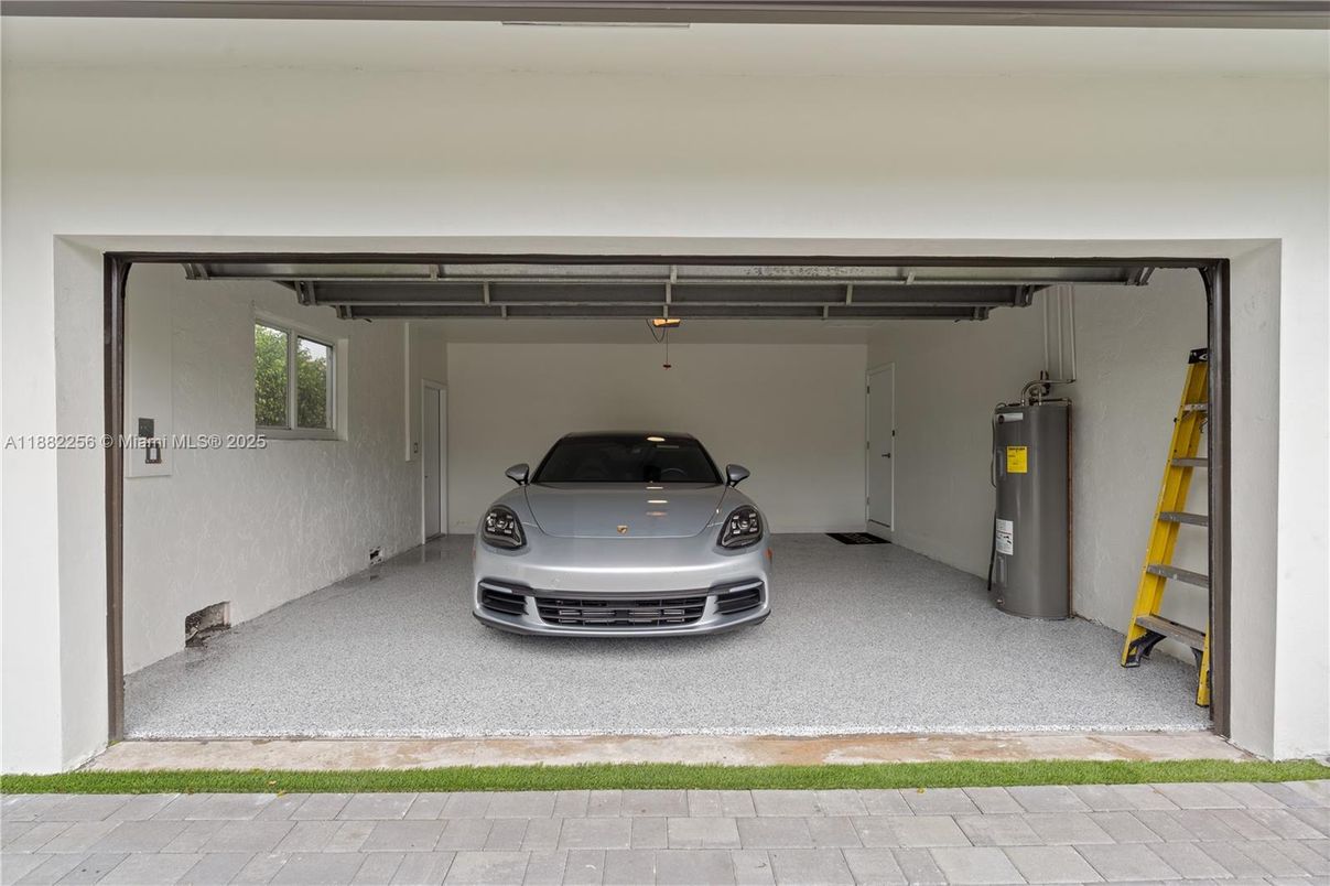 Garage, Interior