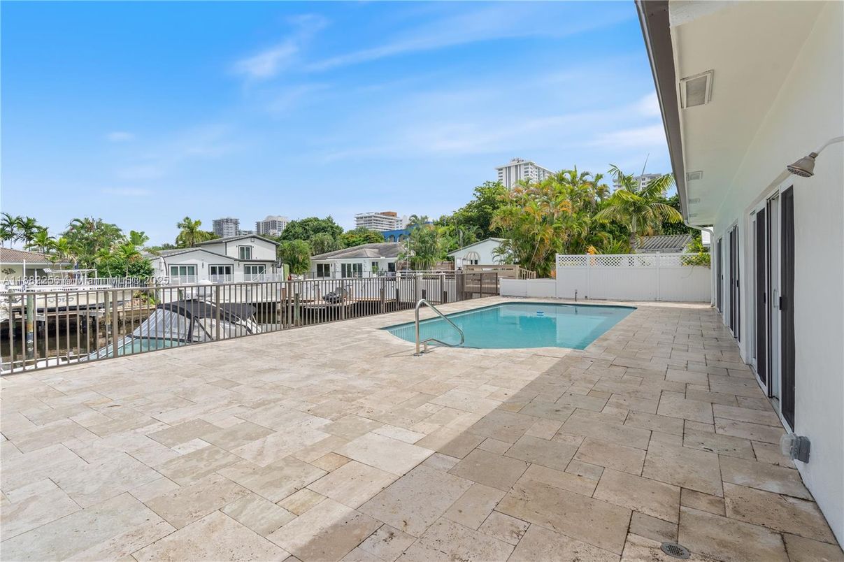 Exterior, Pool