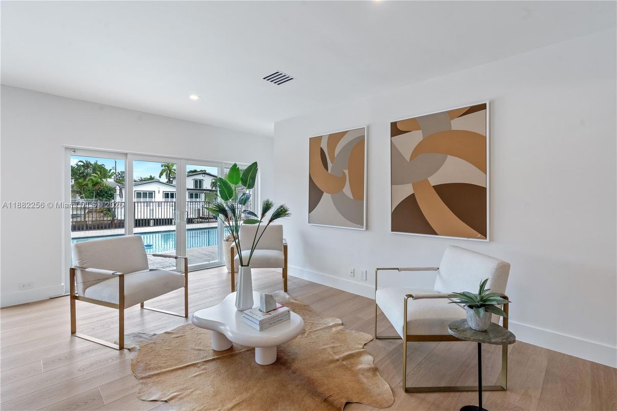 Interior, Recessed Lighting, Wood Texture Flooring
