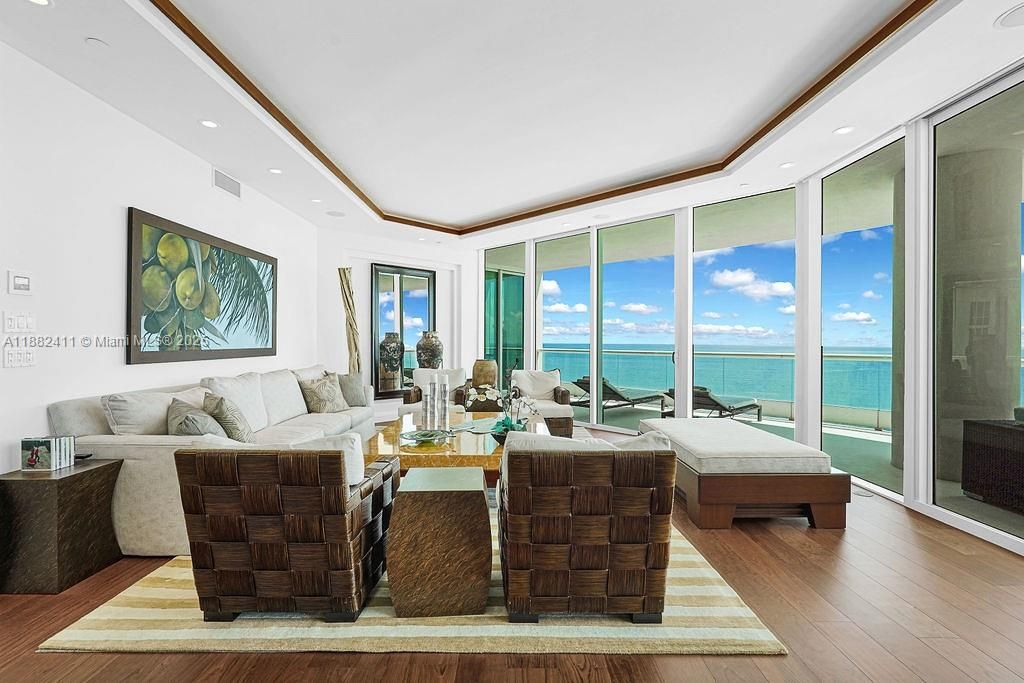 Interior, Living room, Recessed Lighting, Water, Wood Texture Flooring