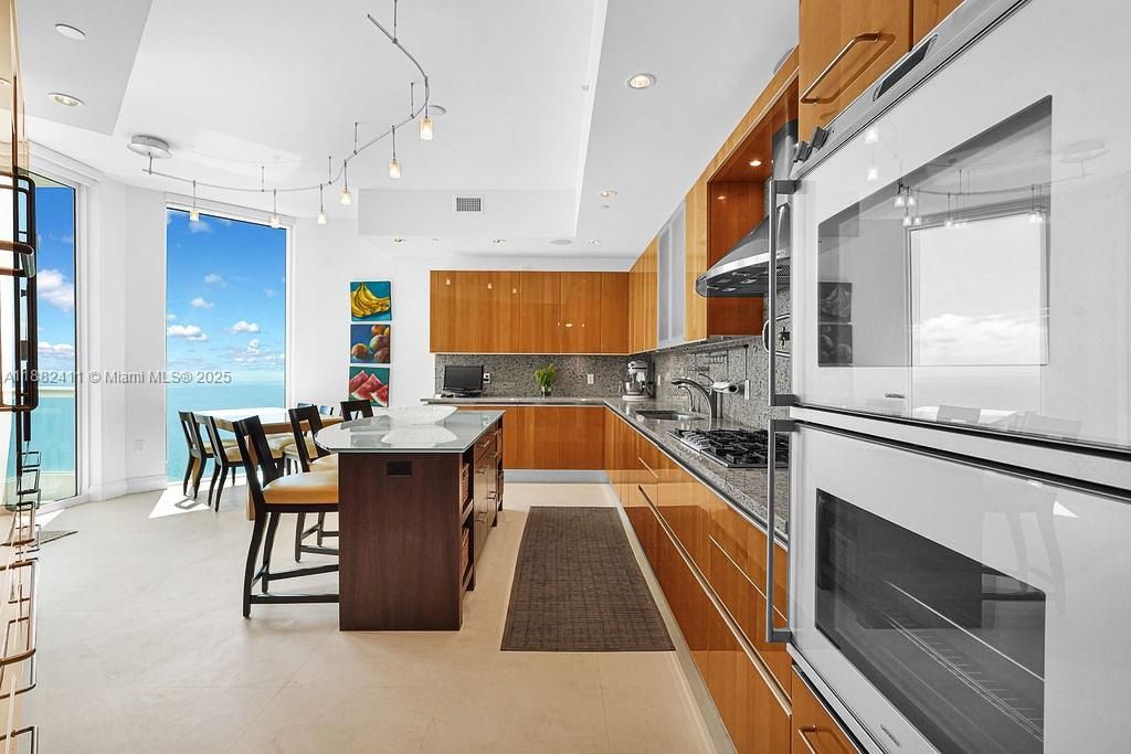 Dining room, Interior, Kitchen, Recessed Lighting, Water