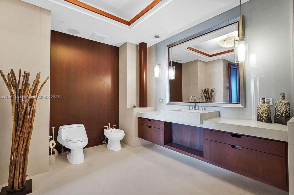 Bathroom, Dual Sink Vanities, Interior, Pendant Lights