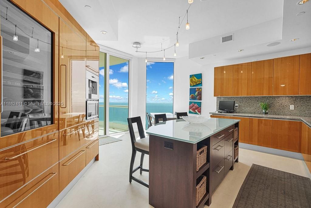 Dining room, Interior, Kitchen, Pendant Lights, Recessed Lighting, Water