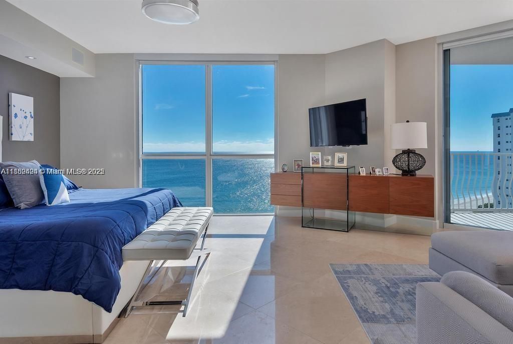 Bedroom, Interior, Water