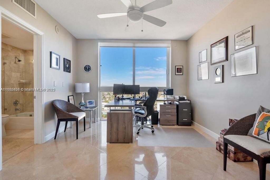 Home Office, Interior