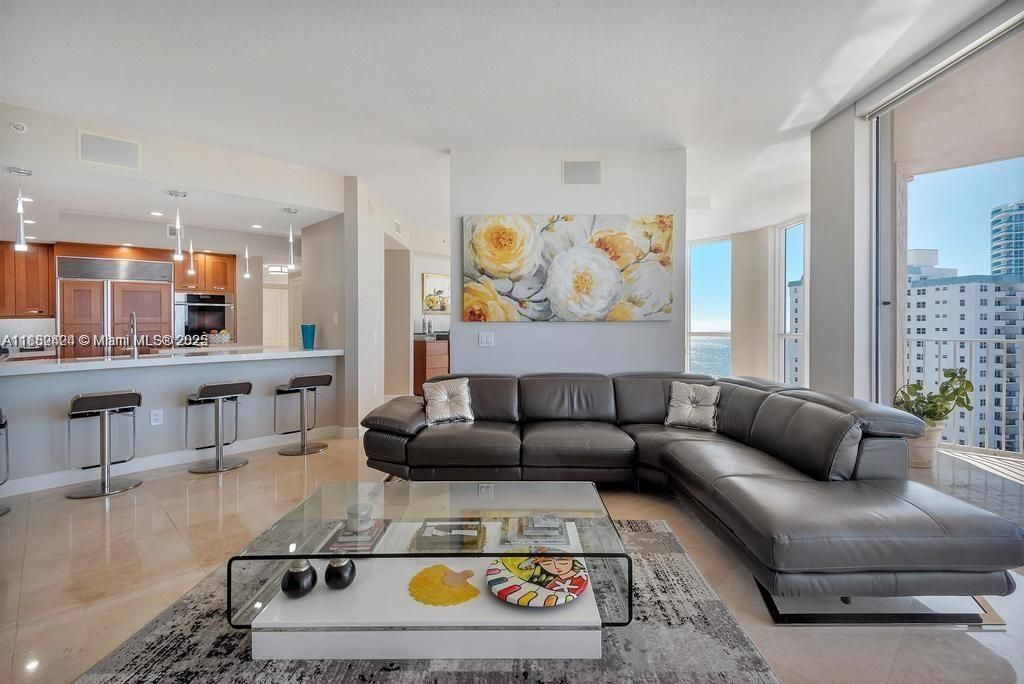 Interior, Kitchen, Living room, Pendant Lights, Recessed Lighting, Stainless Steel Appliances