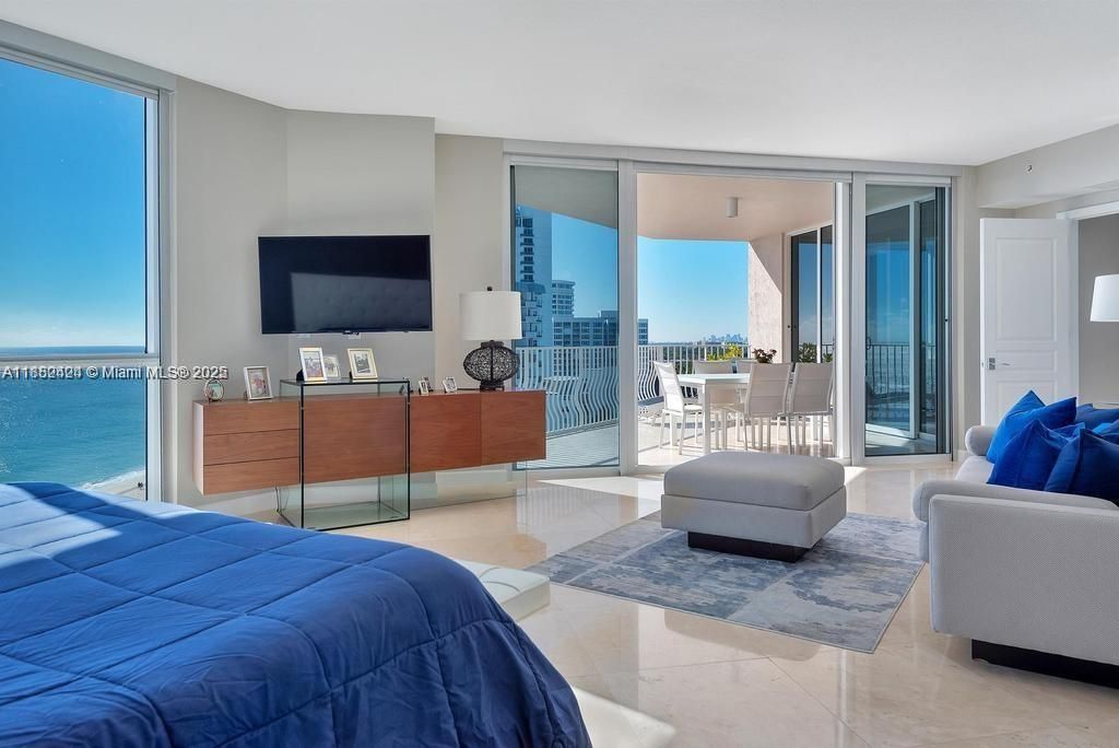 Bedroom, Interior, Water