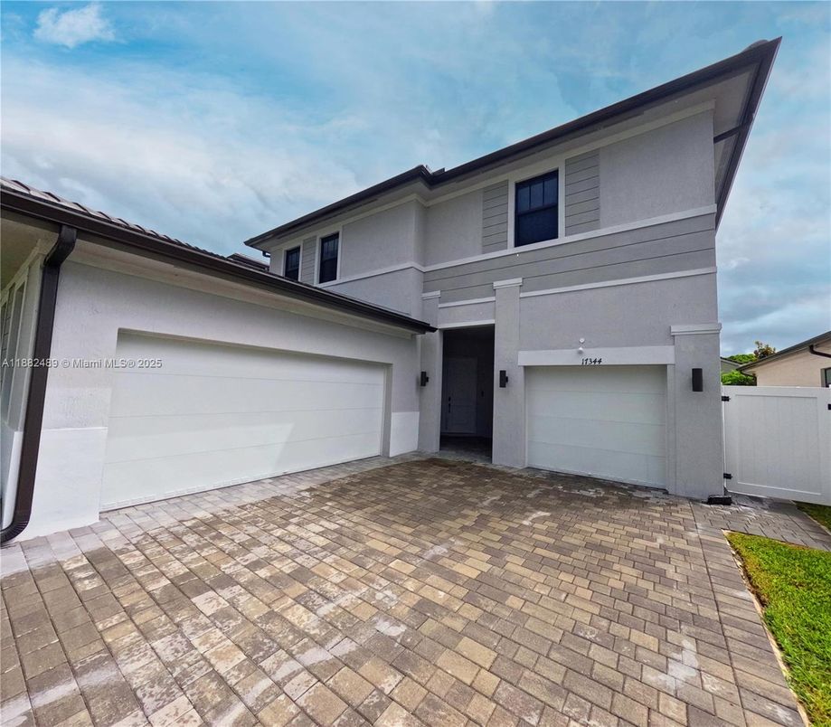 Attached, Exterior, Facade, None