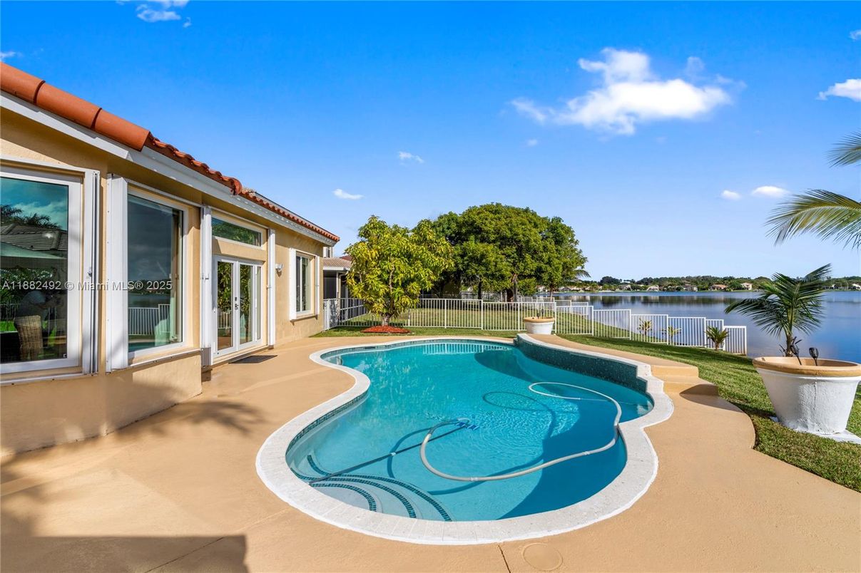 Exterior, Pool, Water