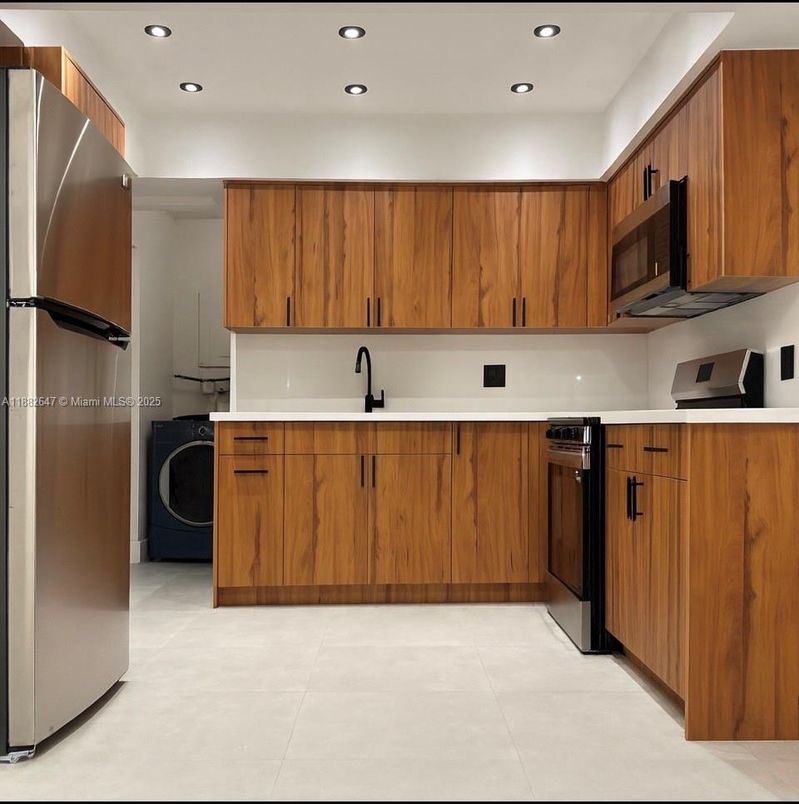 Interior, Kitchen, Recessed Lighting, Washer