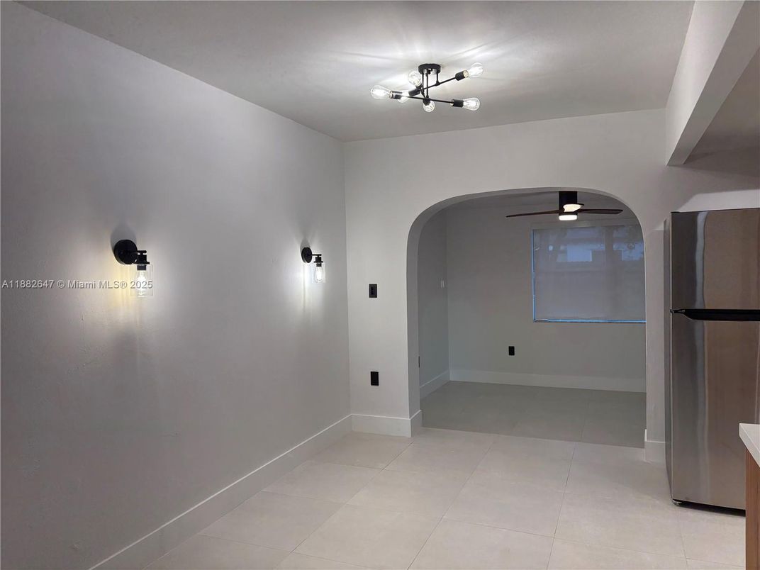 Empty room, Interior