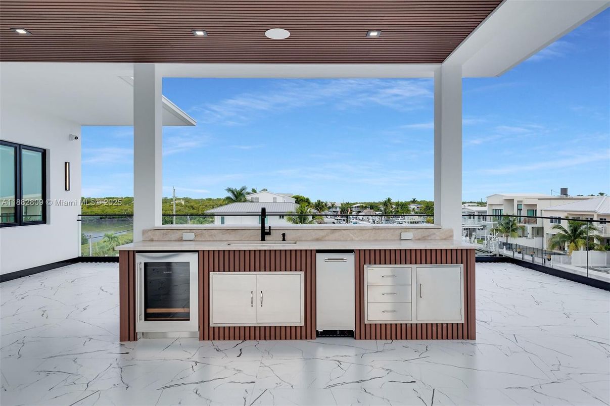 Exterior, Marble, Outdoor Kitchen, Recessed Lighting, Water