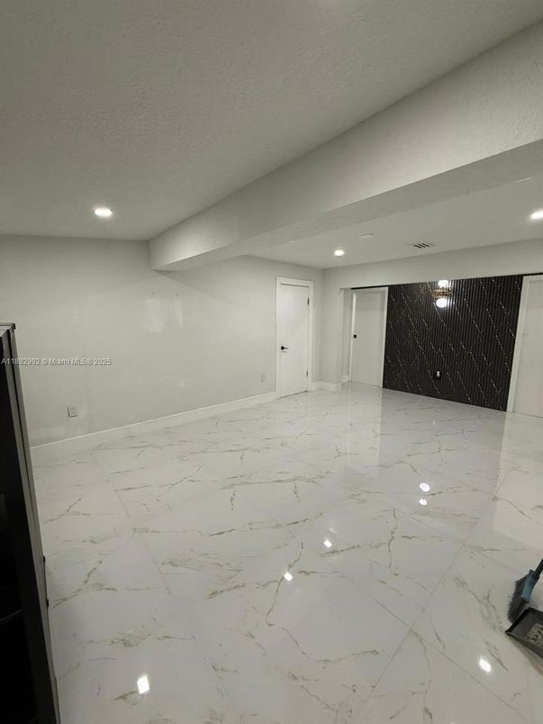 Empty room, Interior, Marble, Recessed Lighting
