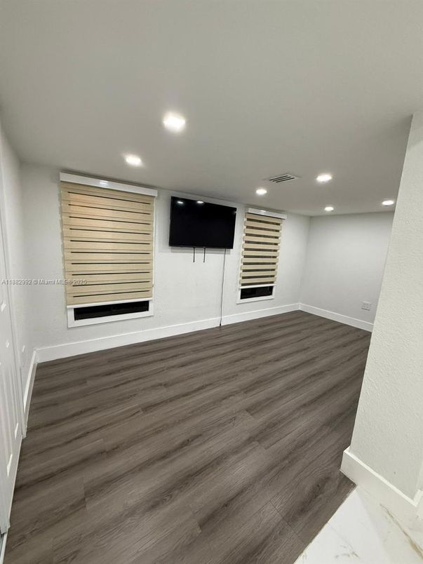 Empty room, Interior, Recessed Lighting, Wood Texture Flooring