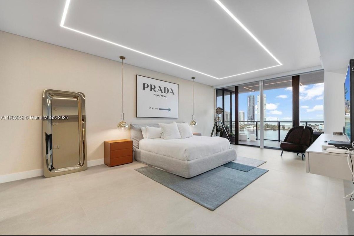 Bedroom, Interior, Recessed Lighting, Water