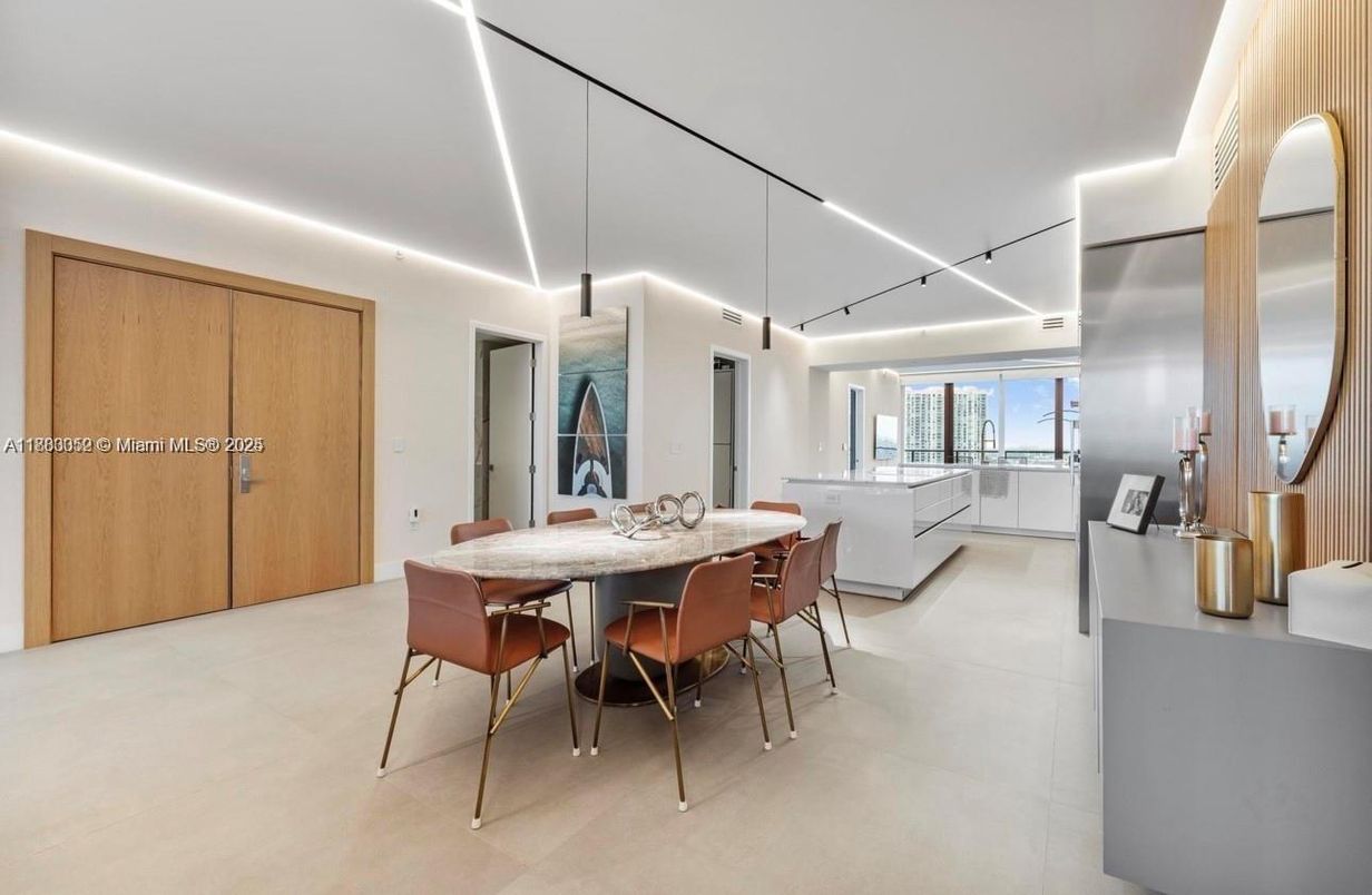 Dining room, Interior, Kitchen, Recessed Lighting