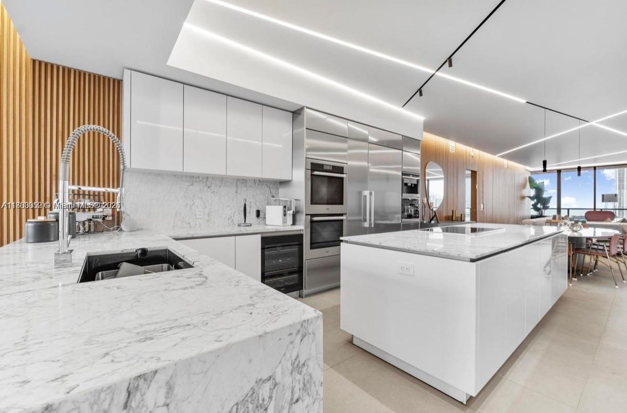 Dining room, Interior, Kitchen, Pendant Lights, Recessed Lighting, Stainless Steel Appliances