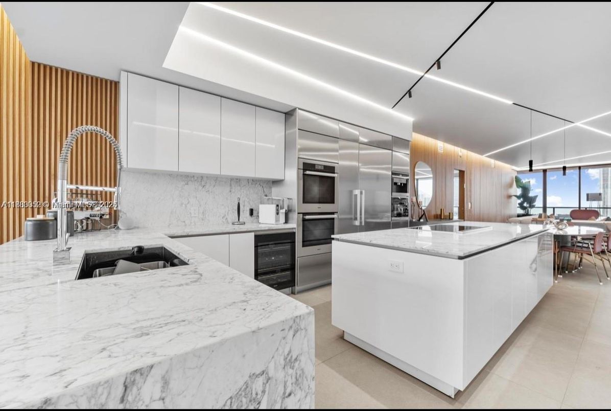 Dining room, Interior, Kitchen, Pendant Lights, Stainless Steel Appliances