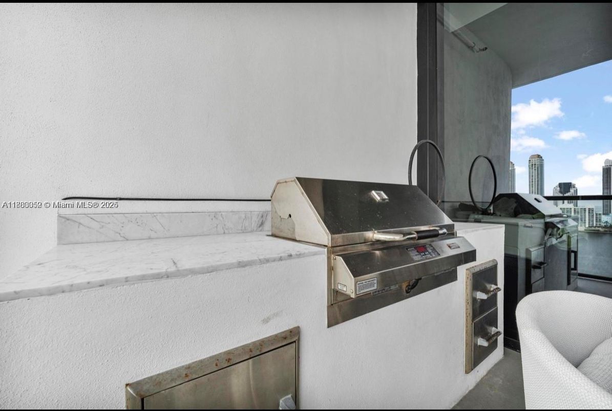 Exterior, Outdoor Kitchen, Water