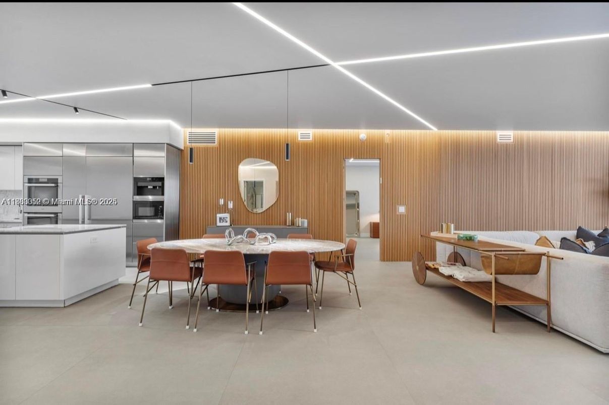 Dining room, Interior, Kitchen, Stainless Steel Appliances