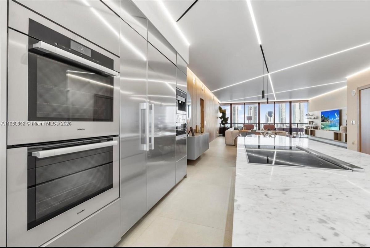 Interior, Kitchen, Living room, Stainless Steel Appliances