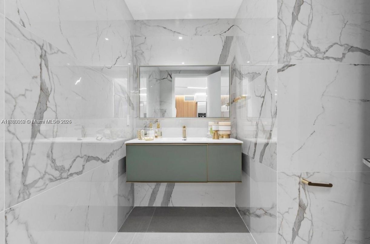 Bathroom, Interior, Marble, Marble Walls, Recessed Lighting