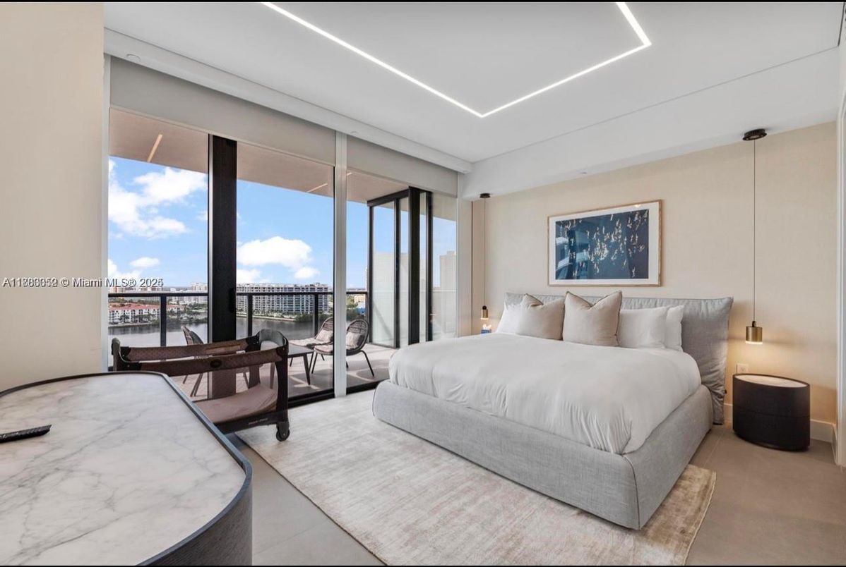 Bedroom, Interior, Pendant Lights, Water