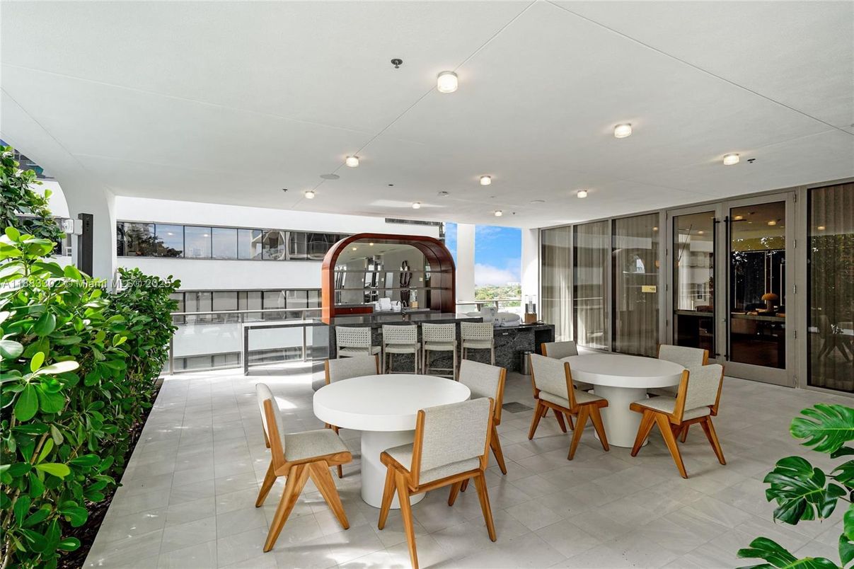 Dining room, Interior, Recessed Lighting