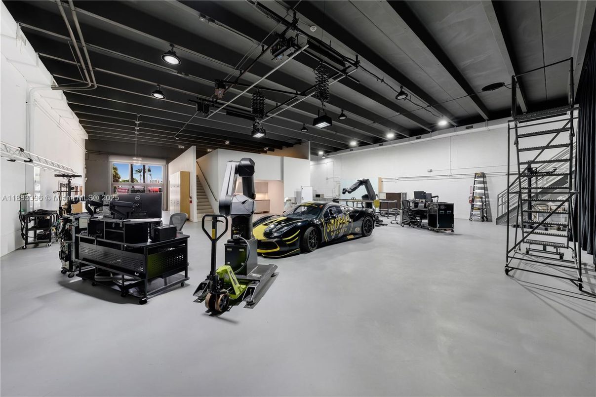 Fitness Equipment, Interior, Recessed Lighting