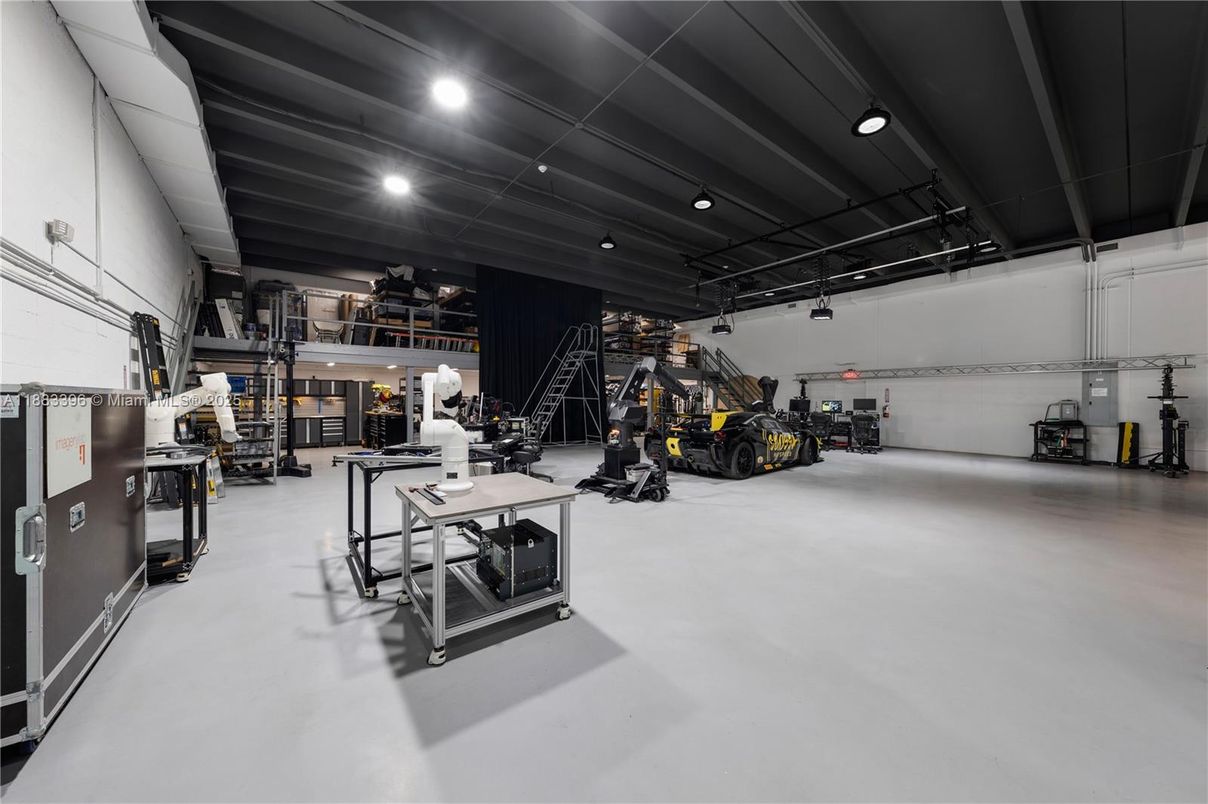 Fitness Equipment, Garage, Interior, Recessed Lighting