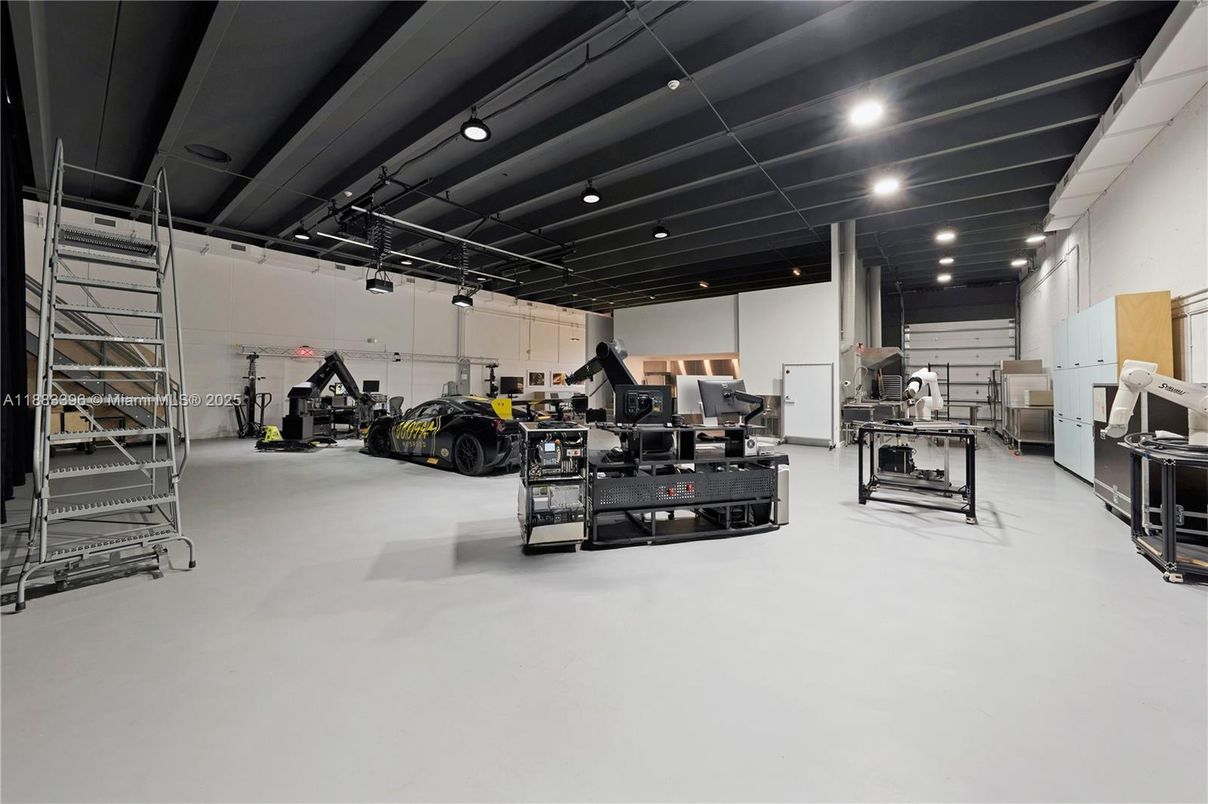 Fitness Equipment, Interior, Recessed Lighting