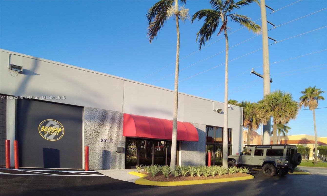 Exterior, Facade, None