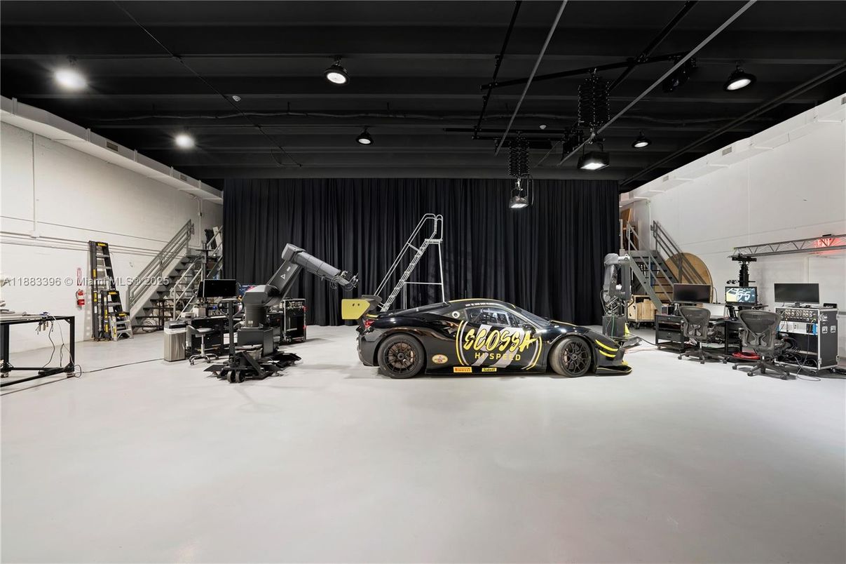 Fitness Equipment, Interior, Recessed Lighting