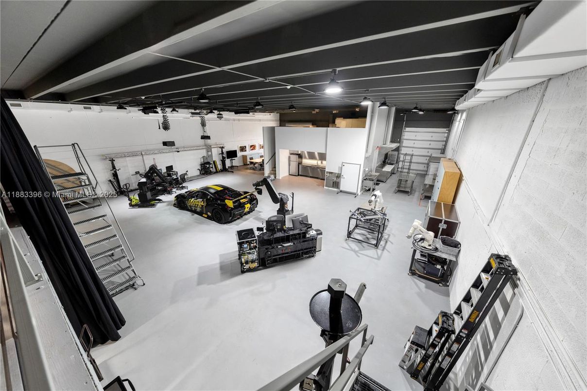 Fitness Equipment, Interior, Recessed Lighting