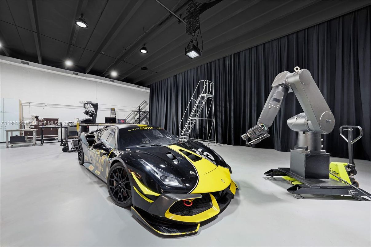 Fitness Equipment, Interior, Recessed Lighting