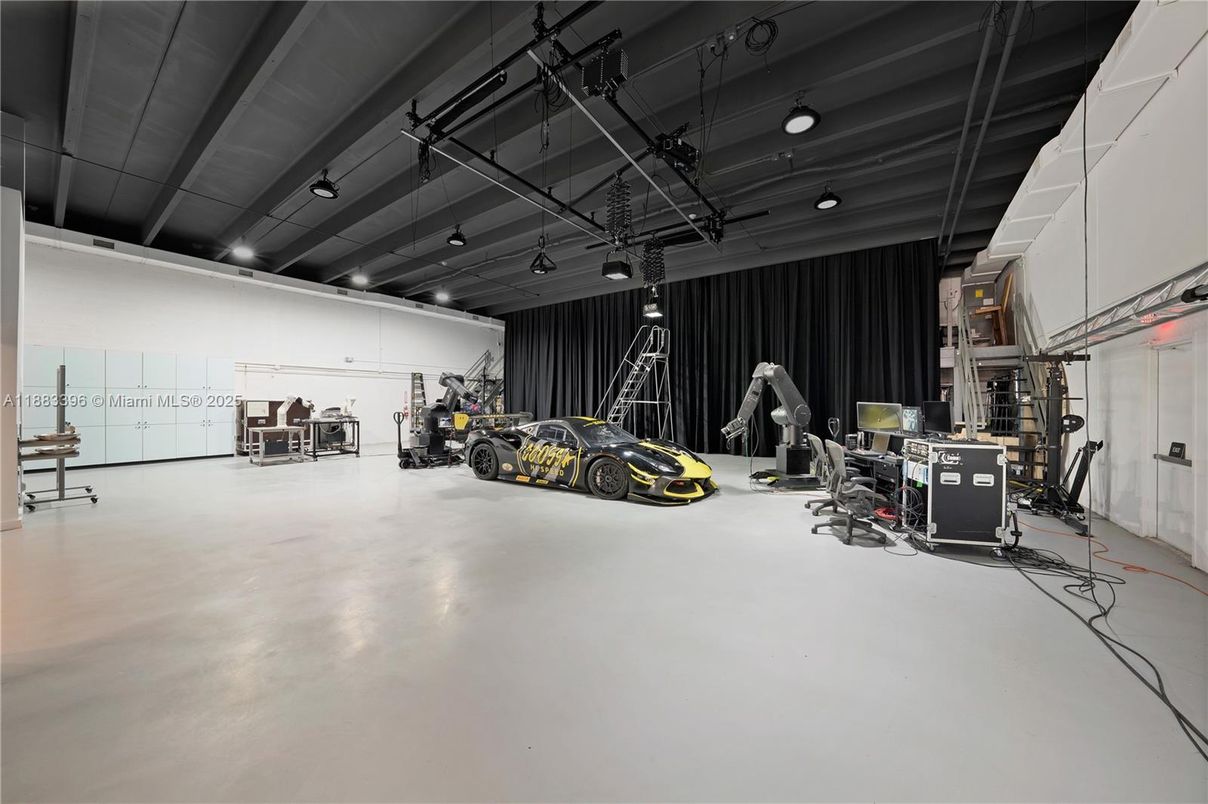 Fitness Equipment, Interior, Recessed Lighting