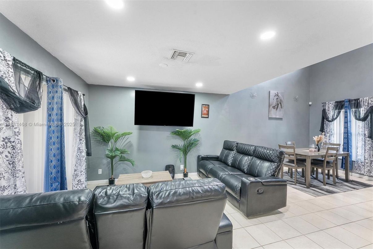 Dining room, Interior, Living room, Recessed Lighting
